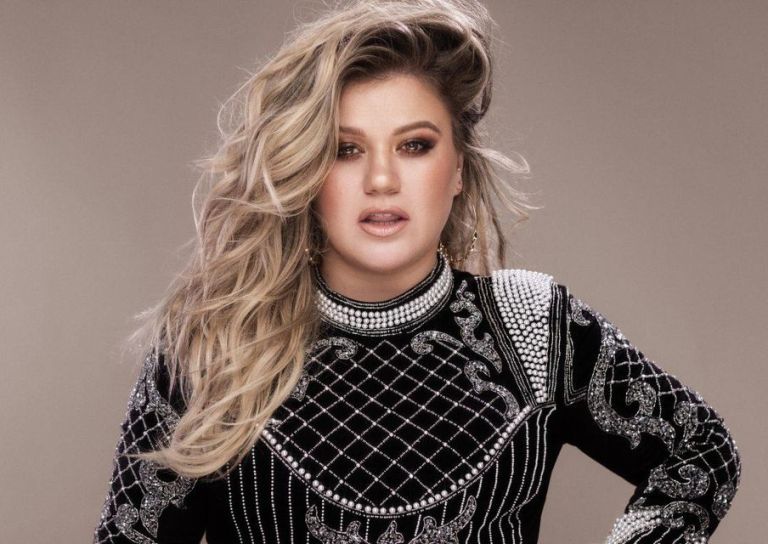 Kelly Clarkson Married, Husband, Father, Kids, Family, Weight, Wiki